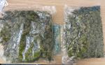 Zdjęcie: funkcjonariusze z dolnośląskiej Krajowa Administracja Skarbowa (KAS) przejęli ponad 825 g marihuany oraz 100 tabletek ecstasy.