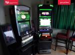 W ciemnym pomieszczeniu nielegalne automaty do gier hazardowych
